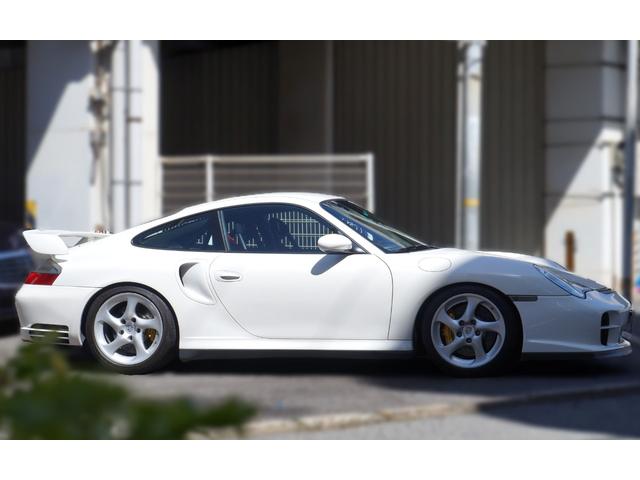 ９１１ ９１１ＧＴ２　クラブスポーツ　ワンオーナー車　禁煙車　キセノンヘッドライト　実走行２万ｋｍ台　カロッツェリアＨＤＤナビ　レカロシート　ロールケージ　ダイアモンドスピーカー　キーレスエントリー　純正アルミホイール　６速Ｍ／Ｔ　ＥＴＣ（3枚目）