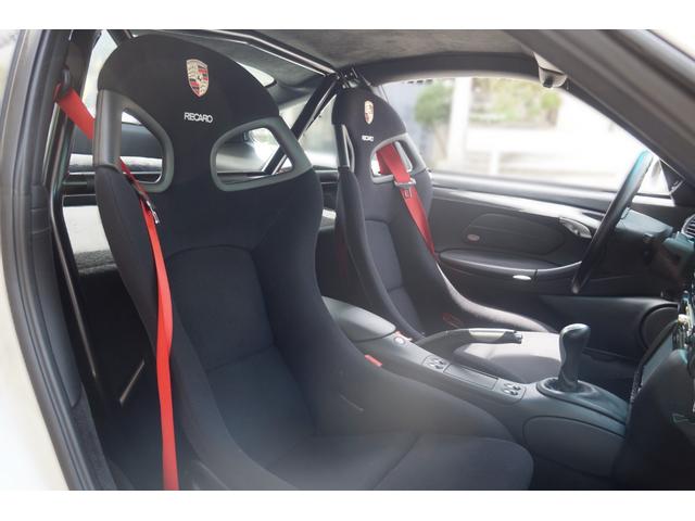 ９１１ ９１１ＧＴ２　クラブスポーツ　ワンオーナー車　禁煙車　キセノンヘッドライト　実走行２万ｋｍ台　カロッツェリアＨＤＤナビ　レカロシート　ロールケージ　ダイアモンドスピーカー　キーレスエントリー　純正アルミホイール　６速Ｍ／Ｔ　ＥＴＣ（13枚目）