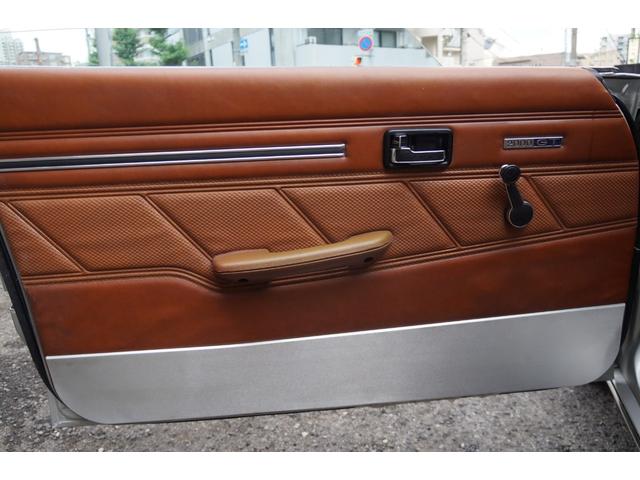 スカイライン 　２０００ＧＴ　ワンオーナー車　内装フルオリジナル　５速Ｍ／Ｔ　ブラウン内装　純正カセットステレオ　　実走行６万ＫＭ台　記録簿有り　　禁煙車（22枚目）