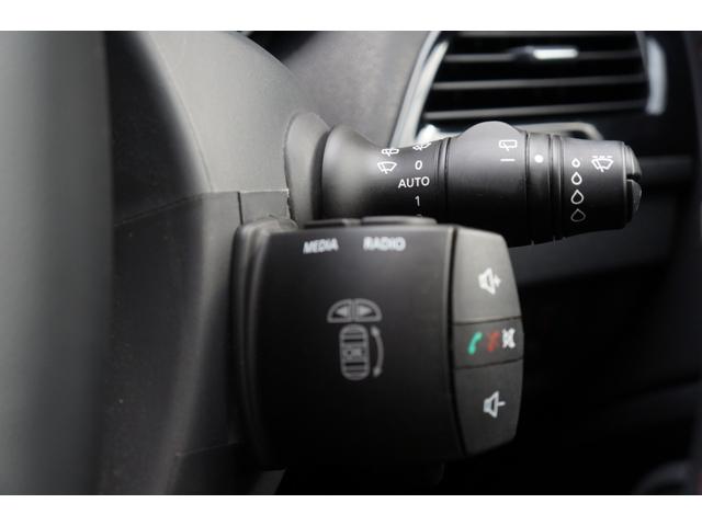 メガーヌ ルノー　スポール　レッドブル・レーシング　ＲＢ８　限定５０台　正規Ｄ車　ワンオーナー車　ＨＩＤ　６速Ｍ／Ｔ　カロッツェリアＳＤナビ　ワンセグ　ハーフレザーレカロシート　Ｆブレンボレッドキャリパー　カーボンボンネット　１８インチアルミホイール　ＥＴＣ（31枚目）
