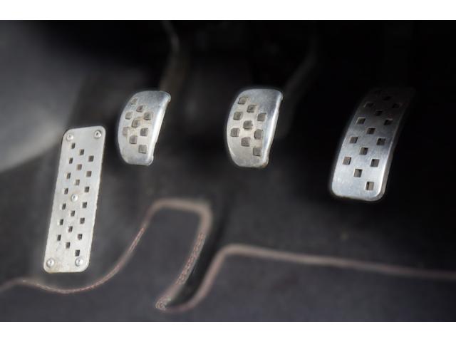 メガーヌ ルノー　スポール　レッドブル・レーシング　ＲＢ８　限定５０台　正規Ｄ車　ワンオーナー車　ＨＩＤ　６速Ｍ／Ｔ　カロッツェリアＳＤナビ　ワンセグ　ハーフレザーレカロシート　Ｆブレンボレッドキャリパー　カーボンボンネット　１８インチアルミホイール　ＥＴＣ（36枚目）