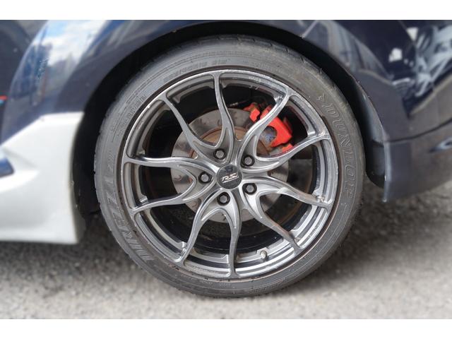 メガーヌ ルノー　スポール　レッドブル・レーシング　ＲＢ８　限定５０台　正規Ｄ車　ワンオーナー車　ＨＩＤ　６速Ｍ／Ｔ　カロッツェリアＳＤナビ　ワンセグ　ハーフレザーレカロシート　Ｆブレンボレッドキャリパー　カーボンボンネット　１８インチアルミホイール　ＥＴＣ（58枚目）