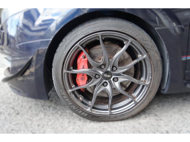 メガーヌ ルノー　スポール　レッドブル・レーシング　ＲＢ８　限定５０台　正規Ｄ車　ワンオーナー車　ＨＩＤ　６速Ｍ／Ｔ　カロッツェリアＳＤナビ　ワンセグ　ハーフレザーレカロシート　Ｆブレンボレッドキャリパー　カーボンボンネット　１８インチアルミホイール　ＥＴＣ（59枚目）