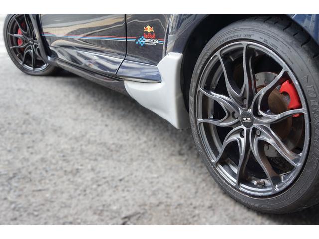 メガーヌ ルノー　スポール　レッドブル・レーシング　ＲＢ８　限定５０台　正規Ｄ車　ワンオーナー車　ＨＩＤ　６速Ｍ／Ｔ　カロッツェリアＳＤナビ　ワンセグ　ハーフレザーレカロシート　Ｆブレンボレッドキャリパー　カーボンボンネット　１８インチアルミホイール　ＥＴＣ（60枚目）