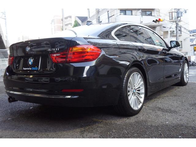 ４シリーズ ４２０ｉグランクーペ　ラグジュアリー　正規Ｄ車　キセノン　ＨＤＤｉＤＲＩＶＥナビ　Ｂカメラ　コンフォートアクセス　ハンズフリー機能付電動トランク　キーレスゴー　ベージュ革シート　シートヒーター　ＡＣＣ　ＰＣＳ　ＬＫＡ　ミラー内蔵型ＥＴＣ（5枚目）