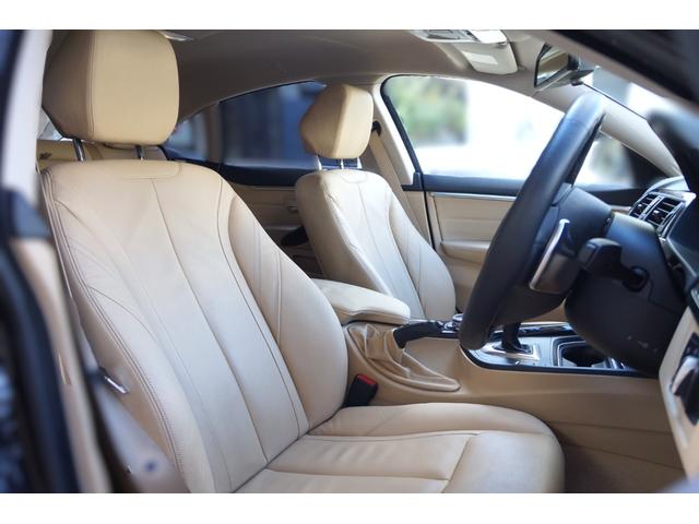 ４シリーズ ４２０ｉグランクーペ　ラグジュアリー　正規Ｄ車　キセノン　ＨＤＤｉＤＲＩＶＥナビ　Ｂカメラ　コンフォートアクセス　ハンズフリー機能付電動トランク　キーレスゴー　ベージュ革シート　シートヒーター　ＡＣＣ　ＰＣＳ　ＬＫＡ　ミラー内蔵型ＥＴＣ（12枚目）