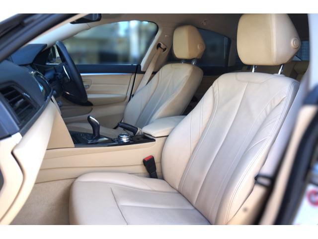 ４シリーズ ４２０ｉグランクーペ　ラグジュアリー　正規Ｄ車　キセノン　ＨＤＤｉＤＲＩＶＥナビ　Ｂカメラ　コンフォートアクセス　ハンズフリー機能付電動トランク　キーレスゴー　ベージュ革シート　シートヒーター　ＡＣＣ　ＰＣＳ　ＬＫＡ　ミラー内蔵型ＥＴＣ（13枚目）