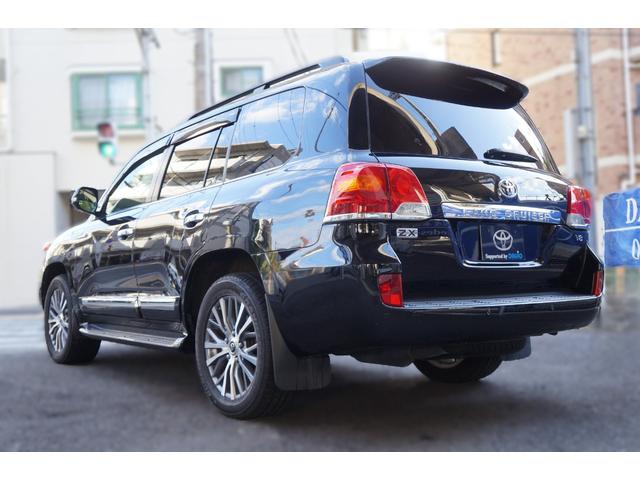 ランドクルーザー ＺＸ　ＨＩＤ　黒革シート　１・２列ヒーター＋Ｆベンチレーション　純正ＨＤＤナビ＋地デジ　３６０°カメラ　後席電動スライド　電動格納３ｒｄシート　電動Ｒゲート　オートライト　チルト＆スライディングガラスＳ／Ｒ（7枚目）