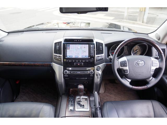ランドクルーザー ＺＸ　ＨＩＤ　黒革シート　１・２列ヒーター＋Ｆベンチレーション　純正ＨＤＤナビ＋地デジ　３６０°カメラ　後席電動スライド　電動格納３ｒｄシート　電動Ｒゲート　オートライト　チルト＆スライディングガラスＳ／Ｒ（9枚目）
