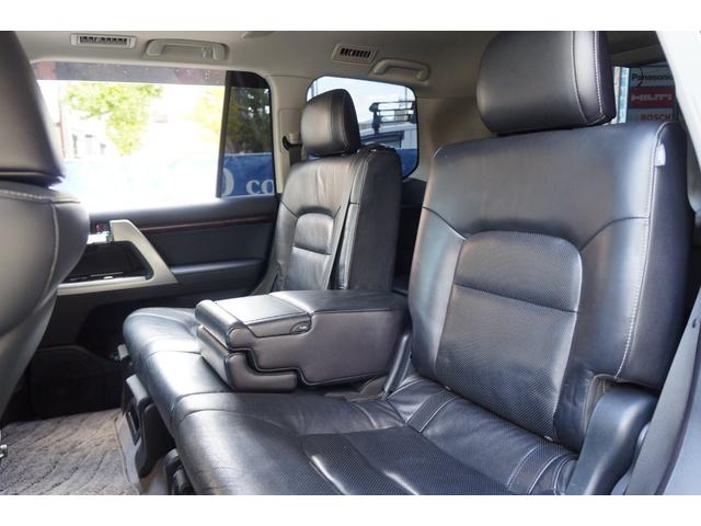 ランドクルーザー ＺＸ　ＨＩＤ　黒革シート　１・２列ヒーター＋Ｆベンチレーション　純正ＨＤＤナビ＋地デジ　３６０°カメラ　後席電動スライド　電動格納３ｒｄシート　電動Ｒゲート　オートライト　チルト＆スライディングガラスＳ／Ｒ（13枚目）