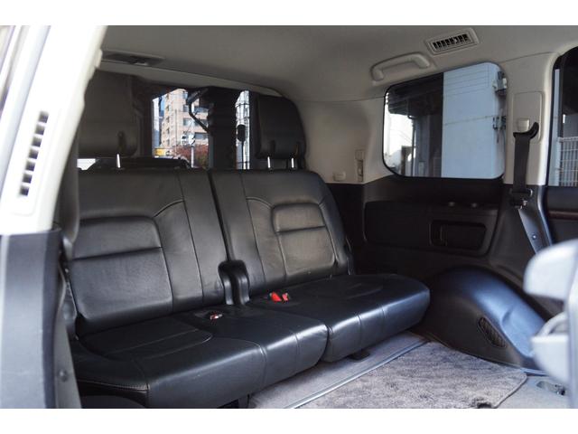 ランドクルーザー ＺＸ　ＨＩＤ　黒革シート　１・２列ヒーター＋Ｆベンチレーション　純正ＨＤＤナビ＋地デジ　３６０°カメラ　後席電動スライド　電動格納３ｒｄシート　電動Ｒゲート　オートライト　チルト＆スライディングガラスＳ／Ｒ（14枚目）