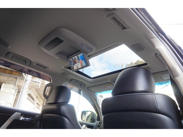 ランドクルーザー ＺＸ　ＨＩＤ　黒革シート　１・２列ヒーター＋Ｆベンチレーション　純正ＨＤＤナビ＋地デジ　３６０°カメラ　後席電動スライド　電動格納３ｒｄシート　電動Ｒゲート　オートライト　チルト＆スライディングガラスＳ／Ｒ（15枚目）