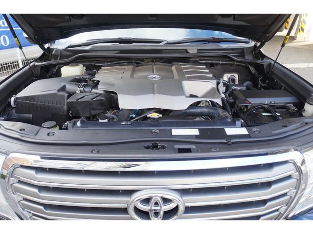 ランドクルーザー ＺＸ　ＨＩＤ　黒革シート　１・２列ヒーター＋Ｆベンチレーション　純正ＨＤＤナビ＋地デジ　３６０°カメラ　後席電動スライド　電動格納３ｒｄシート　電動Ｒゲート　オートライト　チルト＆スライディングガラスＳ／Ｒ（16枚目）