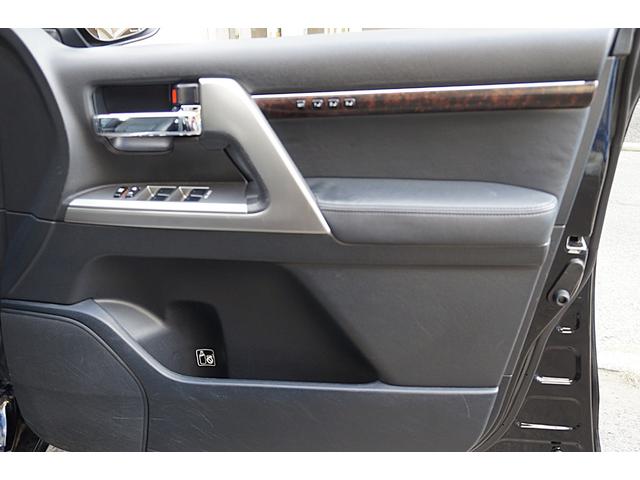 ランドクルーザー ＺＸ　ＨＩＤ　黒革シート　１・２列ヒーター＋Ｆベンチレーション　純正ＨＤＤナビ＋地デジ　３６０°カメラ　後席電動スライド　電動格納３ｒｄシート　電動Ｒゲート　オートライト　チルト＆スライディングガラスＳ／Ｒ（24枚目）