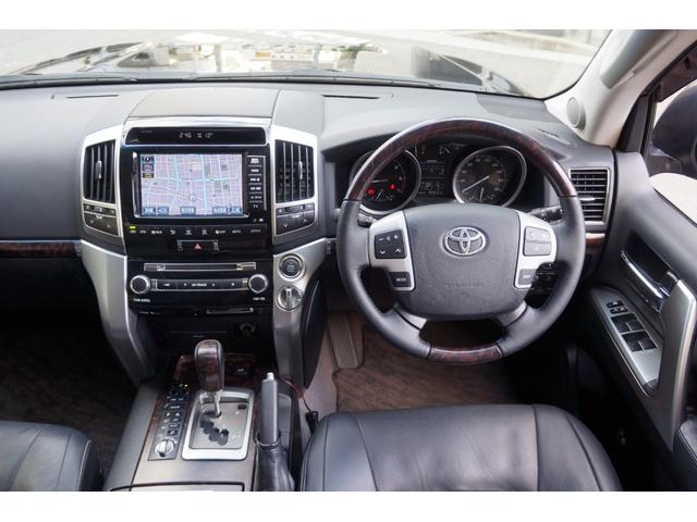ランドクルーザー ＺＸ　ＨＩＤ　黒革シート　１・２列ヒーター＋Ｆベンチレーション　純正ＨＤＤナビ＋地デジ　３６０°カメラ　後席電動スライド　電動格納３ｒｄシート　電動Ｒゲート　オートライト　チルト＆スライディングガラスＳ／Ｒ（27枚目）