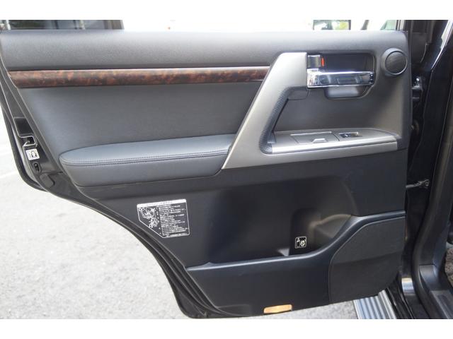 ランドクルーザー ＺＸ　ＨＩＤ　黒革シート　１・２列ヒーター＋Ｆベンチレーション　純正ＨＤＤナビ＋地デジ　３６０°カメラ　後席電動スライド　電動格納３ｒｄシート　電動Ｒゲート　オートライト　チルト＆スライディングガラスＳ／Ｒ（38枚目）