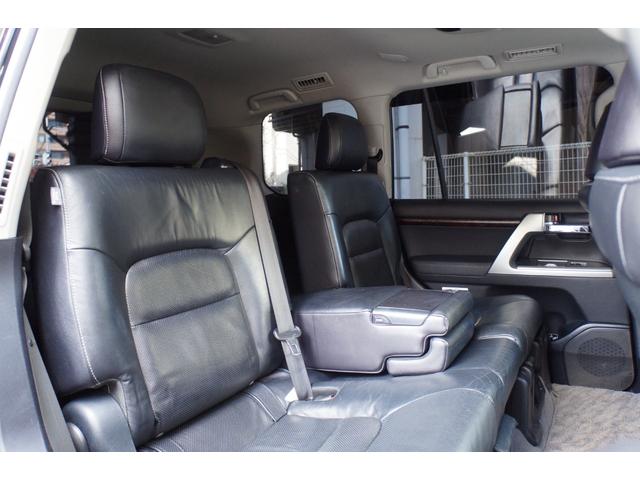 ランドクルーザー ＺＸ　ＨＩＤ　黒革シート　１・２列ヒーター＋Ｆベンチレーション　純正ＨＤＤナビ＋地デジ　３６０°カメラ　後席電動スライド　電動格納３ｒｄシート　電動Ｒゲート　オートライト　チルト＆スライディングガラスＳ／Ｒ（41枚目）