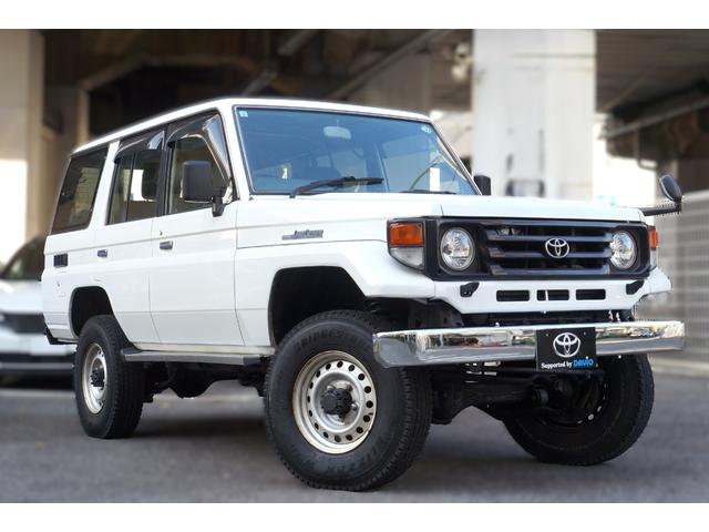 ランドクルーザー70 ZX ワンオーナー チルト&スライディングサンルーフ デフロック 背面スペアタイヤ サイドステップ パワーステアリング パワーウインドー 集中ドアロック チップアップシート マニュアルエアコン リアヒーター(3枚目)