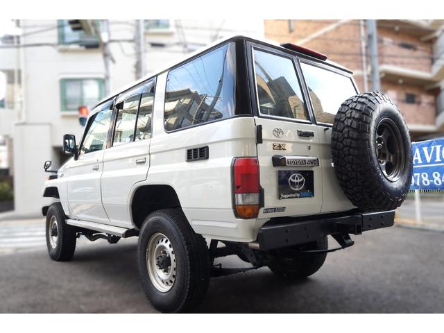 ランドクルーザー70 ZX ワンオーナー チルト&スライディングサンルーフ デフロック 背面スペアタイヤ サイドステップ パワーステアリング パワーウインドー 集中ドアロック チップアップシート マニュアルエアコン リアヒーター(7枚目)