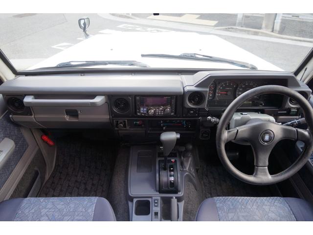 ランドクルーザー70 ZX ワンオーナー チルト&スライディングサンルーフ デフロック 背面スペアタイヤ サイドステップ パワーステアリング パワーウインドー 集中ドアロック チップアップシート マニュアルエアコン リアヒーター(9枚目)