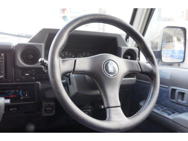 ランドクルーザー70 ZX ワンオーナー チルト&スライディングサンルーフ デフロック 背面スペアタイヤ サイドステップ パワーステアリング パワーウインドー 集中ドアロック チップアップシート マニュアルエアコン リアヒーター(10枚目)