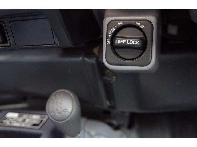 ランドクルーザー70 ZX ワンオーナー チルト&スライディングサンルーフ デフロック 背面スペアタイヤ サイドステップ パワーステアリング パワーウインドー 集中ドアロック チップアップシート マニュアルエアコン リアヒーター(16枚目)