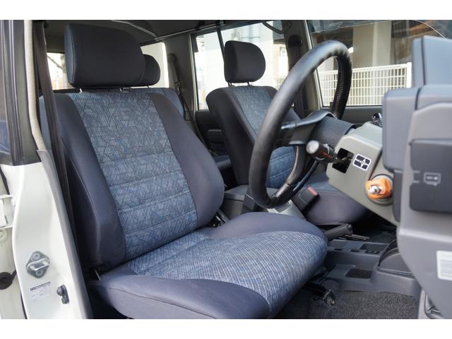 ランドクルーザー70 ZX ワンオーナー チルト&スライディングサンルーフ デフロック 背面スペアタイヤ サイドステップ パワーステアリング パワーウインドー 集中ドアロック チップアップシート マニュアルエアコン リアヒーター(25枚目)