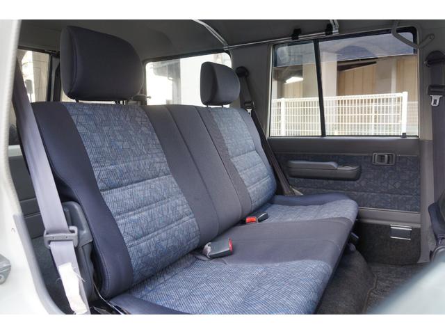 ランドクルーザー70 ZX ワンオーナー チルト&スライディングサンルーフ デフロック 背面スペアタイヤ サイドステップ パワーステアリング パワーウインドー 集中ドアロック チップアップシート マニュアルエアコン リアヒーター(35枚目)