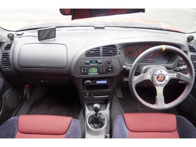 ランサー ＧＳＲエボＶＩトミーマキネンＥＤカラーリングＰ　１オーナー　Ｇｒ．Ａ三菱ワークステスト車カラーリング　ＯＭＰラリーアートステアリング　ラリーアートスポーツＥＣＵ　６速Ｍ／Ｔ　Ｆ．ａｌｃｏｎ／Ｒ．ＡＰキャリパー　ＬＳＤ　ラリーアート限定エンケイＡ／Ｗ（9枚目）