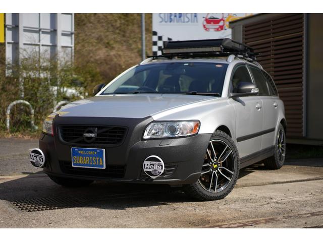 2.0クラシック SUBARISTAオリジナルカスタム VOLVO V50 キャンプ仕様 社外アルミ ラプターライナー塗装 Hellaフォグランプ 作業灯 ルーフキャリア 本革シート(3枚目)