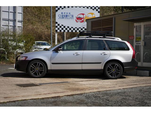 2.0クラシック SUBARISTAオリジナルカスタム VOLVO V50 キャンプ仕様 社外アルミ ラプターライナー塗装 Hellaフォグランプ 作業灯 ルーフキャリア 本革シート(5枚目)