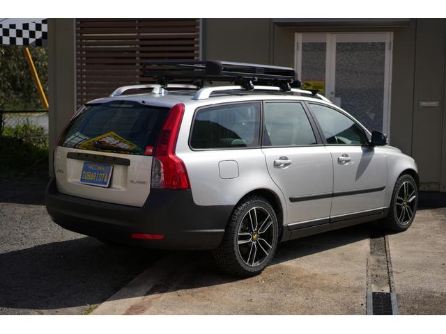 2.0クラシック SUBARISTAオリジナルカスタム VOLVO V50 キャンプ仕様 社外アルミ ラプターライナー塗装 Hellaフォグランプ 作業灯 ルーフキャリア 本革シート(9枚目)
