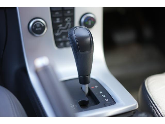 2.0クラシック SUBARISTAオリジナルカスタム VOLVO V50 キャンプ仕様 社外アルミ ラプターライナー塗装 Hellaフォグランプ 作業灯 ルーフキャリア 本革シート(16枚目)