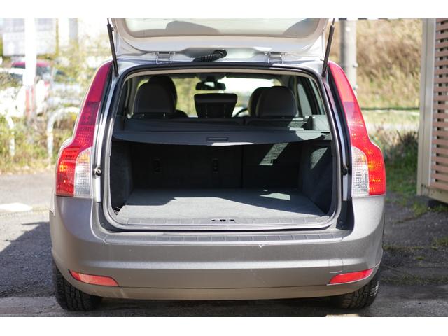 2.0クラシック SUBARISTAオリジナルカスタム VOLVO V50 キャンプ仕様 社外アルミ ラプターライナー塗装 Hellaフォグランプ 作業灯 ルーフキャリア 本革シート(59枚目)