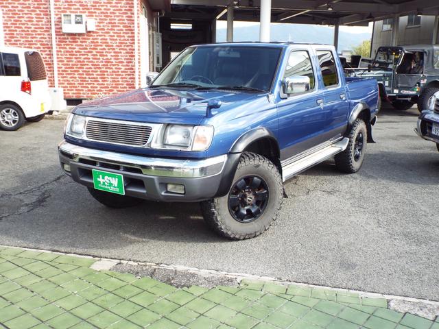 ダットサンピックアップ ダブルキャブ AXリミテッド 3200ccディーゼルエンジン 5速マニュアル車 ジャオスマッドガード(3枚目)