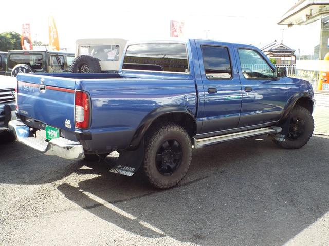 ダットサンピックアップ ダブルキャブ AXリミテッド 3200ccディーゼルエンジン 5速マニュアル車 ジャオスマッドガード(4枚目)