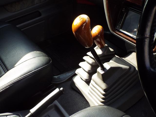 ダットサンピックアップ ダブルキャブ AXリミテッド 3200ccディーゼルエンジン 5速マニュアル車 ジャオスマッドガード(8枚目)