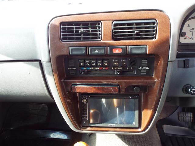 ダットサンピックアップ ダブルキャブ AXリミテッド 3200ccディーゼルエンジン 5速マニュアル車 ジャオスマッドガード(15枚目)