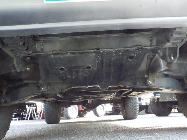ダットサンピックアップ ダブルキャブ AXリミテッド 3200ccディーゼルエンジン 5速マニュアル車 ジャオスマッドガード(18枚目)