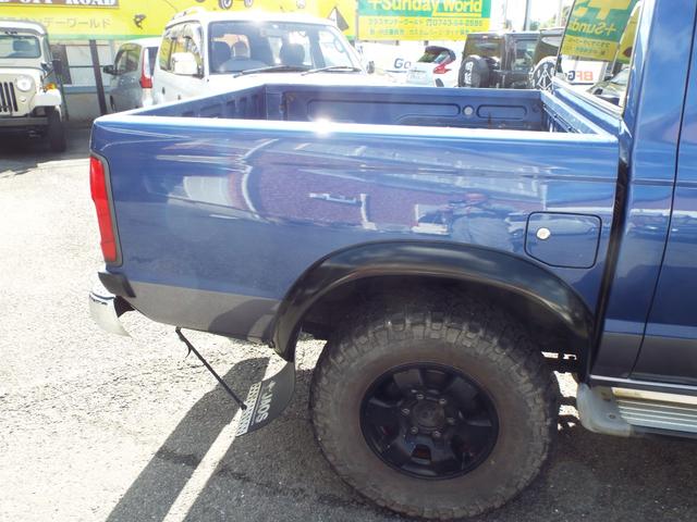 ダットサンピックアップ ダブルキャブ AXリミテッド 3200ccディーゼルエンジン 5速マニュアル車 ジャオスマッドガード(25枚目)