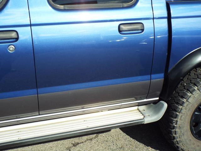 ダットサンピックアップ ダブルキャブ AXリミテッド 3200ccディーゼルエンジン 5速マニュアル車 ジャオスマッドガード(30枚目)