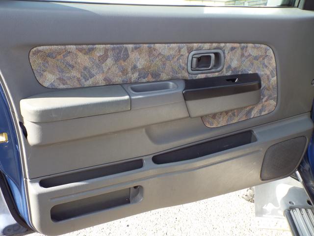 ダットサンピックアップ ダブルキャブ AXリミテッド 3200ccディーゼルエンジン 5速マニュアル車 ジャオスマッドガード(39枚目)