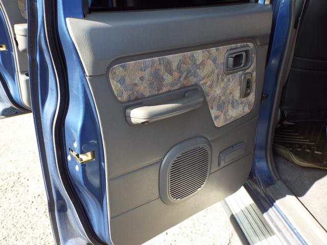 ダットサンピックアップ ダブルキャブ AXリミテッド 3200ccディーゼルエンジン 5速マニュアル車 ジャオスマッドガード(42枚目)