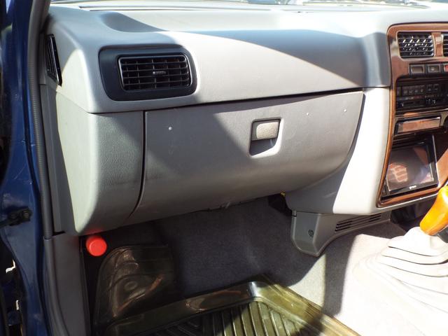ダットサンピックアップ ダブルキャブ AXリミテッド 3200ccディーゼルエンジン 5速マニュアル車 ジャオスマッドガード(47枚目)