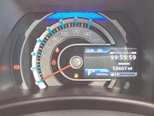 �f�W�^���ƃA�i���O�����܂��Z�����Ă��邱�̃��[�^�[�́A���F�����ǍD�ł���A�h���C�o�[�ɂƂ��ĕK�v�ȃC���t�H���[�V�������킩��₷���`���Ă���܂��B