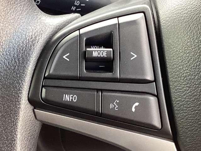 �X�e�A�����O�����ɂ̓I�[�f�B�I�R���g���[���X�C�b�`�𓋍ځB���s���ł��ȒP�ɉ��ʂ̏グ�����A�Ȃ̑���߂��A���[�h�̐؂�ւ����\�ł��B�N�C�b�N�ɐ؂�ւ��Ă��D�݂̉��y�Ŋy�����h���C�u���I