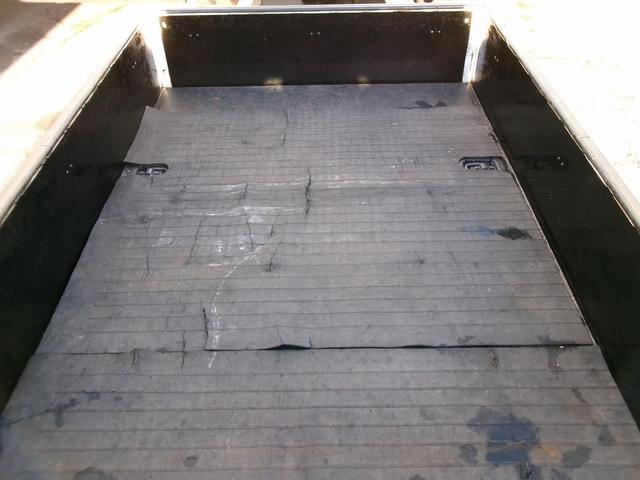 キャンター 　平ボディ　３ｔ積載　３トン　排ガス浄化作業無し　３方開　床鉄板　ミッション　ＭＴ　ターボ車　内フック　１０尺ボディ　標準ボディ　全低床（9枚目）
