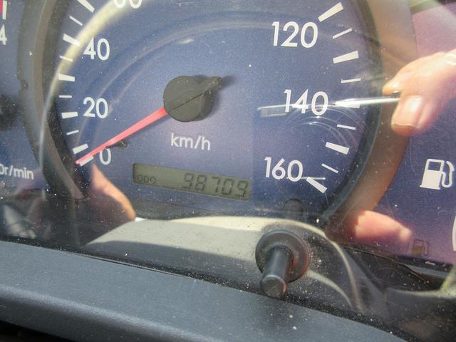 キャンター 　アルミバン　排ガス浄化作業無し　ミッション　ＭＴ車　２ｔ　２トン　ラッシング２段　距離９８７０９Ｋｍ　トラック（18枚目）