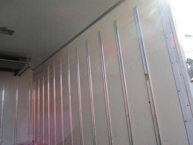 デュトロ 　冷蔵冷凍車　低温設定　東プレ冷凍機　サイド扉　横ドア　ミッション　Ｆ５　スノコ　総重量４８９５Ｋｇ　２トン　２ｔ車（22枚目）