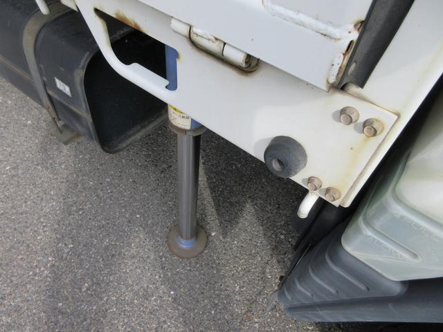 キャンター クレーン付　クレーン付平ボディ　３段ブーム　タダノ製クレーン　３方開　床鉄板　ミッション２トン　２ｔ　簡易クレーン（16枚目）